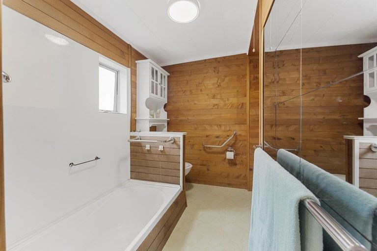 Photo of property in 30 Pioneer Road, Moturoa, New Plymouth, 4310