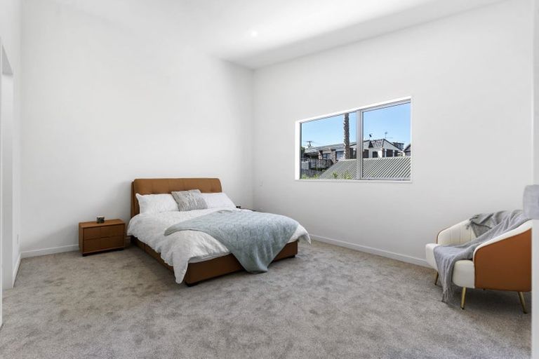 Photo of property in 32d Gulf View Road, Murrays Bay, Auckland, 0630