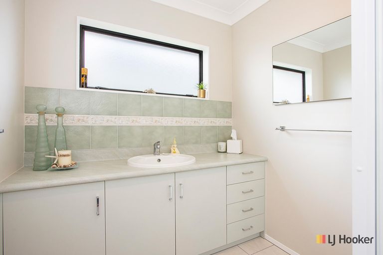 Photo of property in 10 Hereford Place, Waihi Beach, 3611