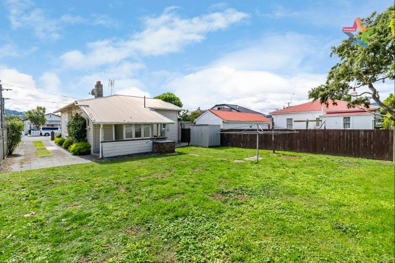 Photo of property in 8 Roxburgh Grove, Petone, Lower Hutt, 5012