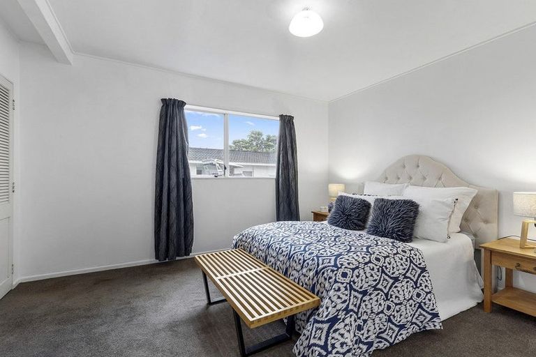 Photo of property in 4 Cobar Close, Maupuia, Wellington, 6022