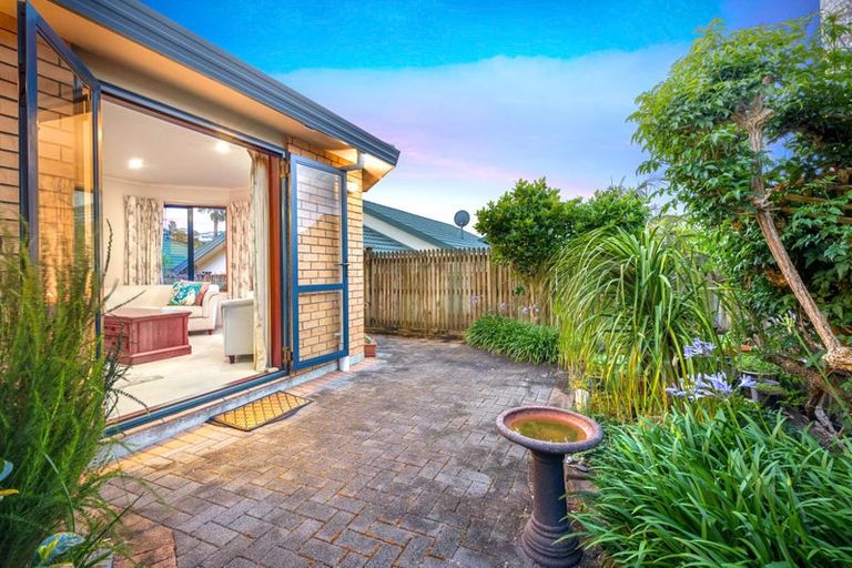 Photo of property in 19 Angel Way, Stanmore Bay, Whangaparaoa, 0932