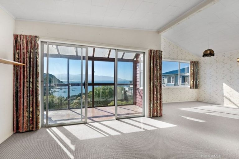 Photo of property in 24 Knoll Street, Island Bay, Wellington, 6023