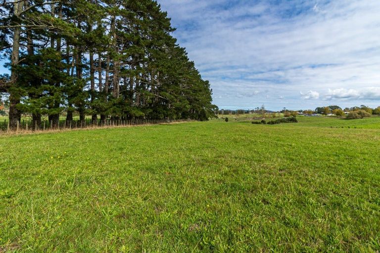 Photo of property in 389 Taupaki Road, Kumeu, 0892