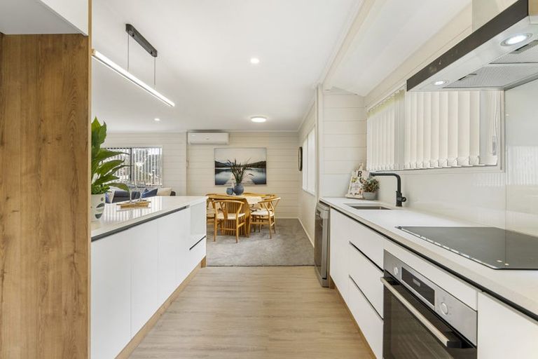 Photo of property in 10 Eagleson Street, Northcross, Auckland, 0632