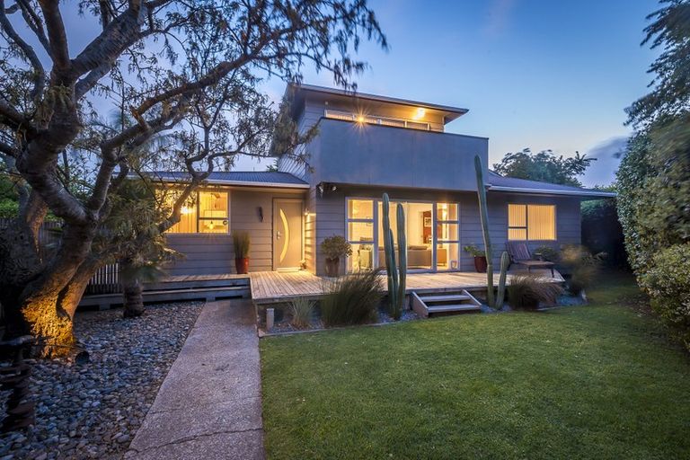 Photo of property in 10 Michael Road, Paraparaumu Beach, Paraparaumu, 5032