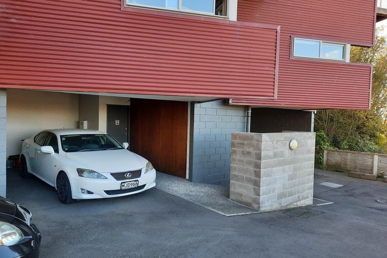 Photo of property in 16/2 Onslow Road, Khandallah, Wellington, 6035