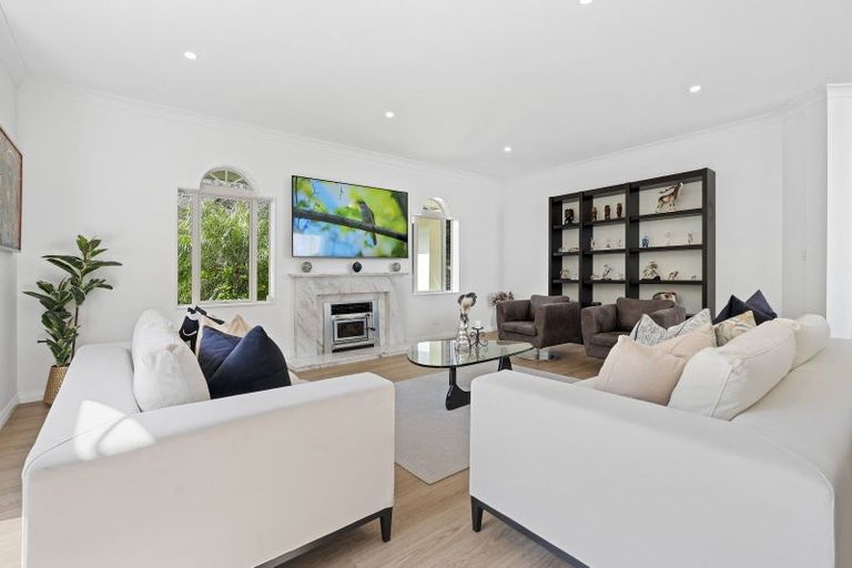 Photo of property in 7 Hobbs Road, Matakatia, Whangaparaoa, 0930