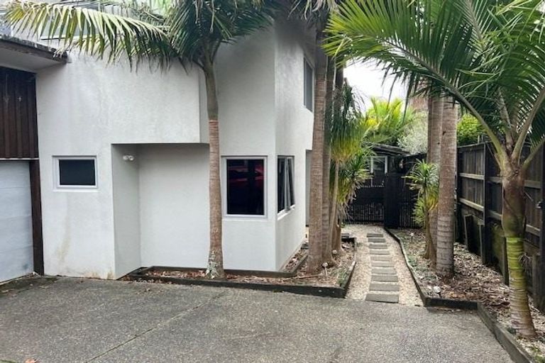 Photo of property in 37 Scarlet Oak Drive, Schnapper Rock, Auckland, 0632