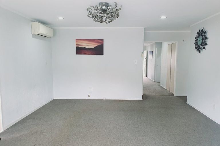 Photo of property in 2 Bill Phillip Place, Clendon Park, Auckland, 2103