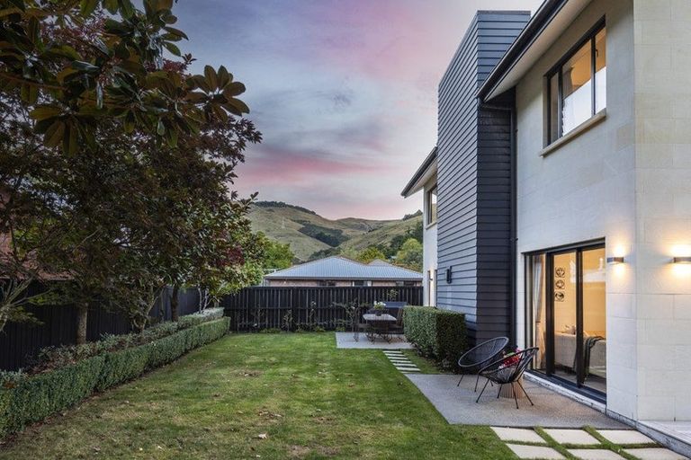 Photo of property in 2 Maurice Knowles Lane, Cashmere, Christchurch, 8022