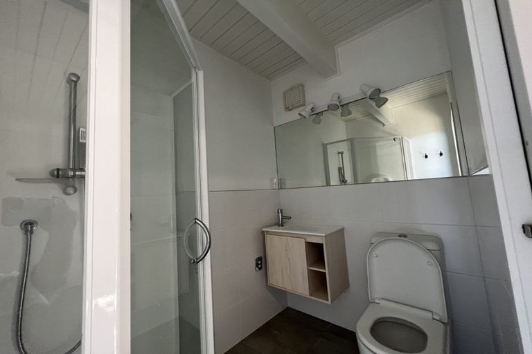 Photo of property in 5 Booralee Avenue, Botany Downs, Auckland, 2010