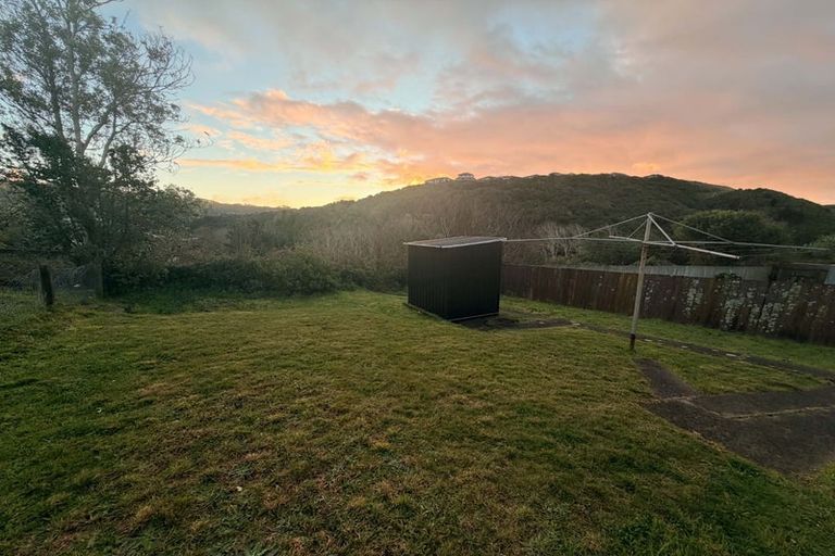 Photo of property in 3-5 York Place, Cannons Creek, Porirua, 5024