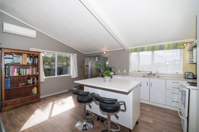 Photo of property in 30 Tiller Close, Kelvin Grove, Palmerston North, 4414