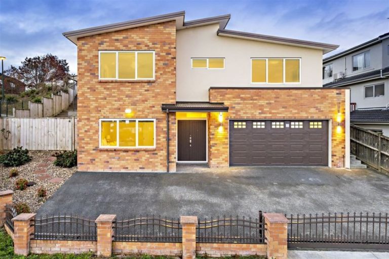 Photo of property in 33 Lucca Crescent, Flat Bush, Auckland, 2019