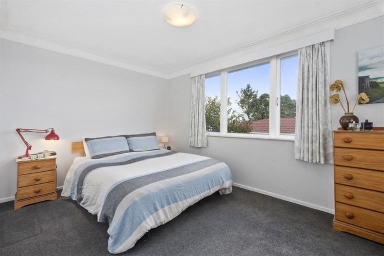 Photo of property in 24 Sylvan Crescent, Te Atatu South, Auckland, 0610