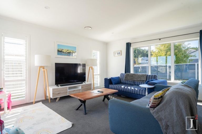 Photo of property in 7 Yorkshire Close, Whitby, Porirua, 5024