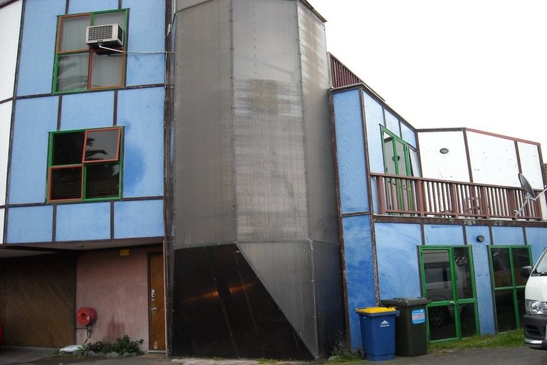 Photo of property in 1/50 Onewa Road, Northcote Point, Auckland, 0627