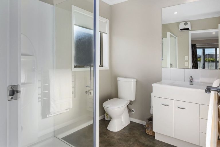 Photo of property in 10 Paparoa Crescent, Aotea, Porirua, 5024