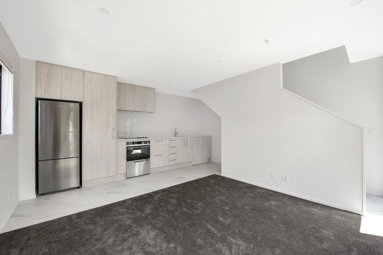 Photo of property in 2/5 Milne Crescent, Taita, Lower Hutt, 5011