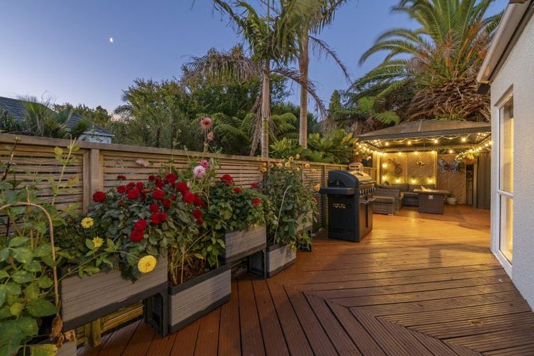 Photo of property in 2/992 Beach Road, Torbay, Auckland, 0630