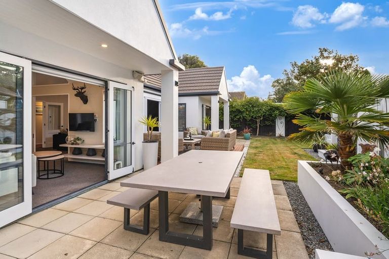 Photo of property in 3 Fieldmoor Place, Parklands, Christchurch, 8083