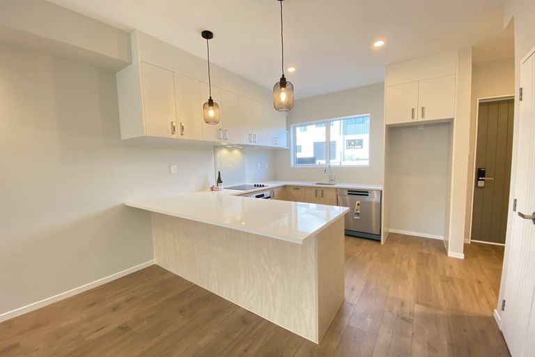 Photo of property in 39 Kaimai Avenue, Massey, Auckland, 0614