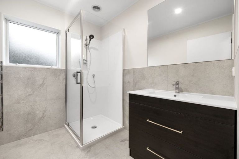 Photo of property in 32a Lakeside Drive, Orewa, 0931