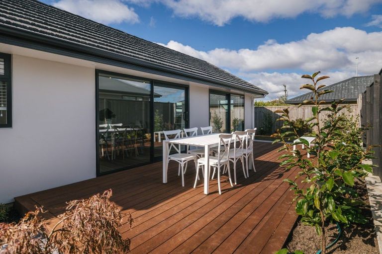 Photo of property in 27 Daniel Place, Kelvin Grove, Palmerston North, 4414