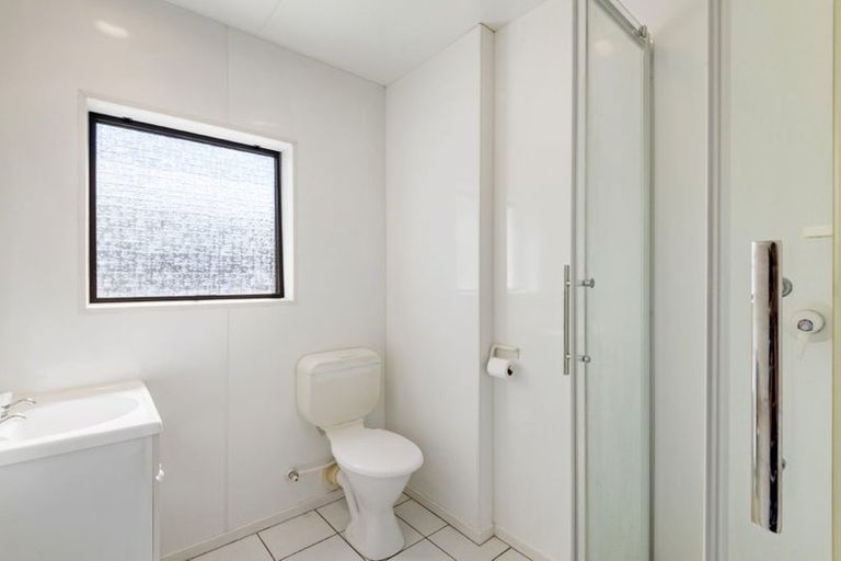 Photo of property in 13 Tarahanga Street, Northcote, Auckland, 0627