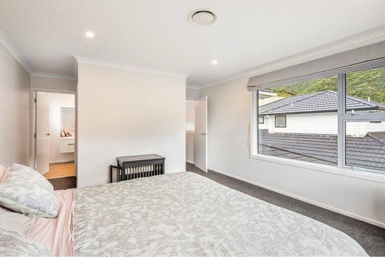 Photo of property in 3 Riroriro Close, Crofton Downs, Wellington, 6035