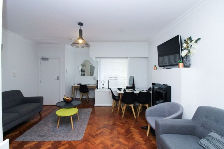 Photo of property in Rehutai Flats, 4/268 Oriental Parade, Oriental Bay, Wellington, 6011