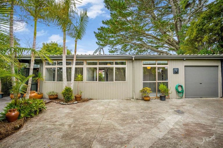 Photo of property in 1094 Scenic Drive North, Swanson, Auckland, 0816