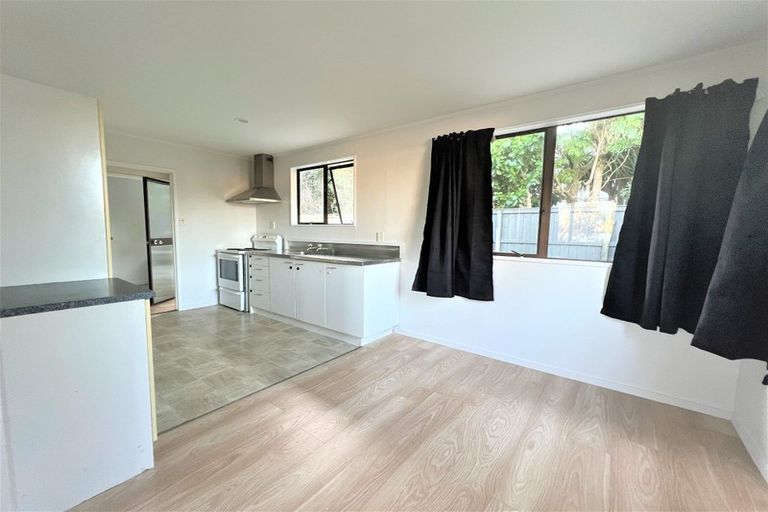 Photo of property in 21 Rehia Road, Massey, Auckland, 0614