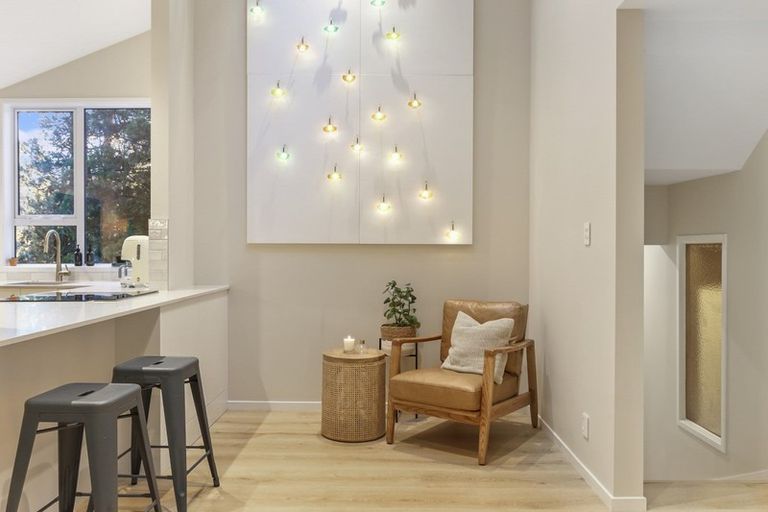 Photo of property in 1/24 Ridgewood Crescent, Birkenhead, Auckland, 0626