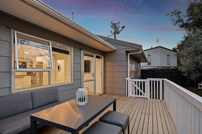 Photo of property in 29 Lilburn Crescent, Massey, Auckland, 0614