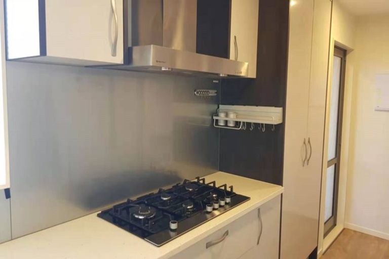 Photo of property in 13 Medina Place, Half Moon Bay, Auckland, 2012