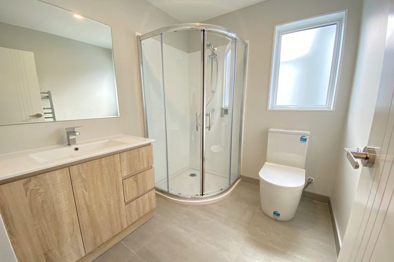 Photo of property in 35 Kaimai Avenue, Massey, Auckland, 0614