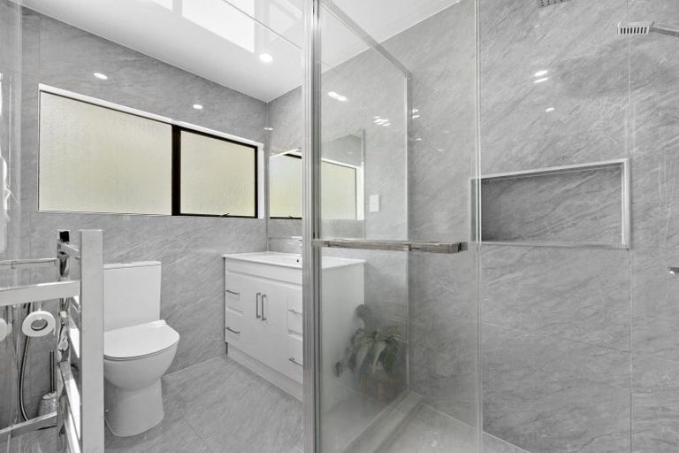 Photo of property in 43 Ohiwa Road, Papakura, 2582