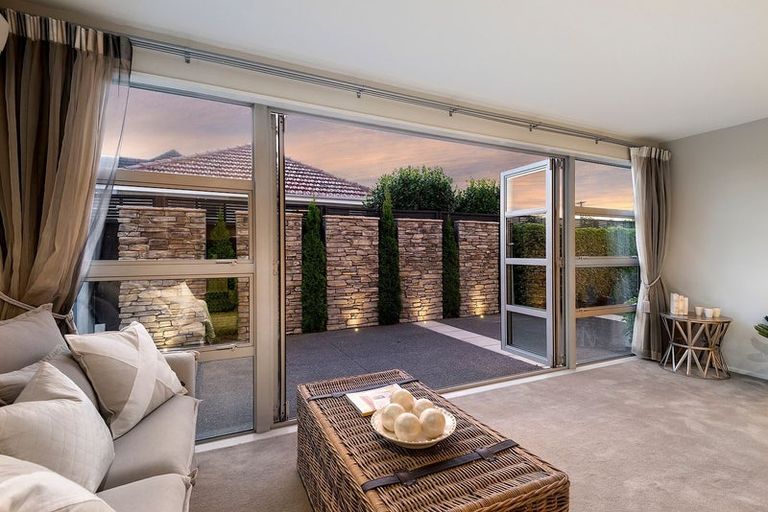 Photo of property in 72 Wai-iti Terrace, Bryndwr, Christchurch, 8052