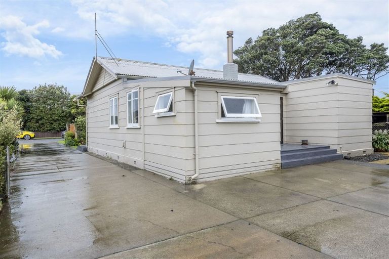 Photo of property in 9 Manuka Street, Otaki Beach, Otaki, 5512