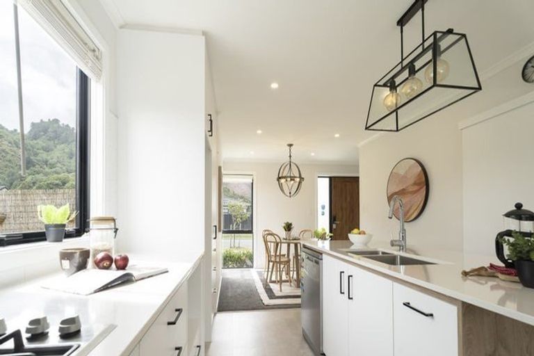 Photo of property in 68 Mawai Hakona Drive, Wallaceville, Upper Hutt, 5018