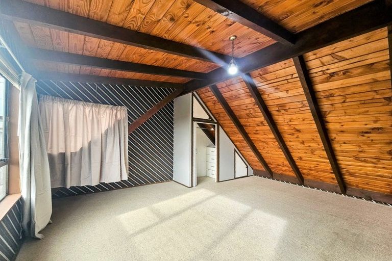 Photo of property in 11 Vipond Road, Stanmore Bay, Whangaparaoa, 0932