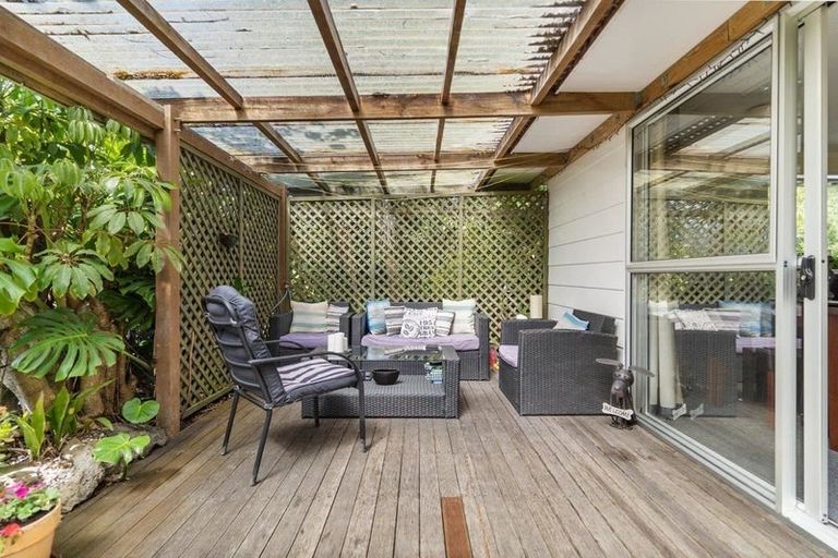 Photo of property in 121 Oreil Avenue, West Harbour, Auckland, 0618