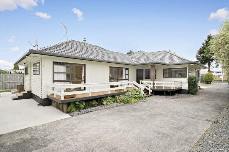 Photo of property in 16 Willis Road, Papakura, 2110
