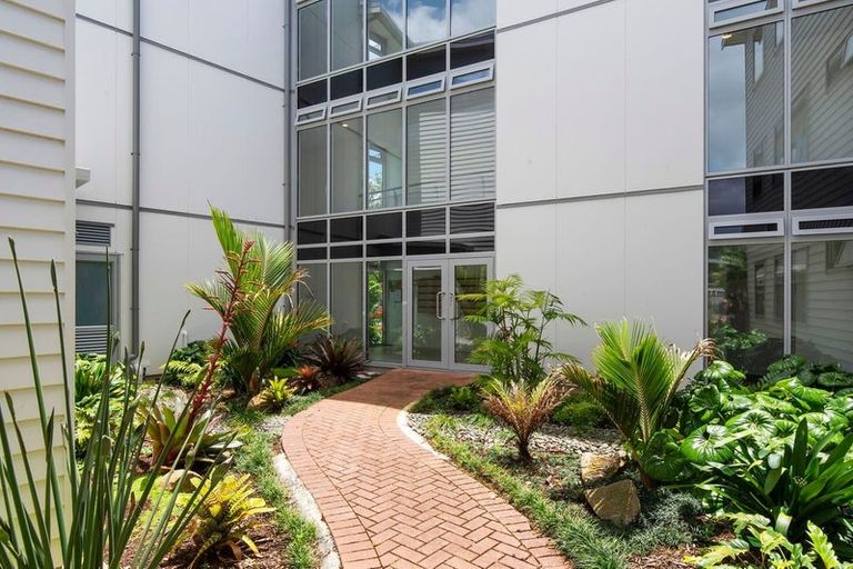 Photo of property in Bay Palms Apartments, 2/30c Bute Road, Browns Bay, Auckland, 0630
