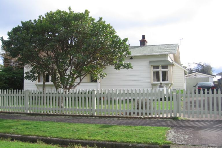 Photo of property in 15 Rongopai Street, Palmerston North, 4414