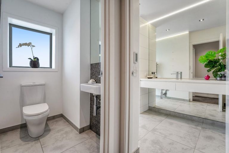 Photo of property in 128 Churchill Road, Rothesay Bay, Auckland, 0630