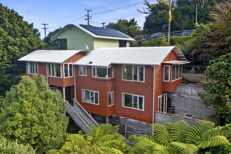 Photo of property in 12-12a Maungaraki Road, Korokoro, Lower Hutt, 5012