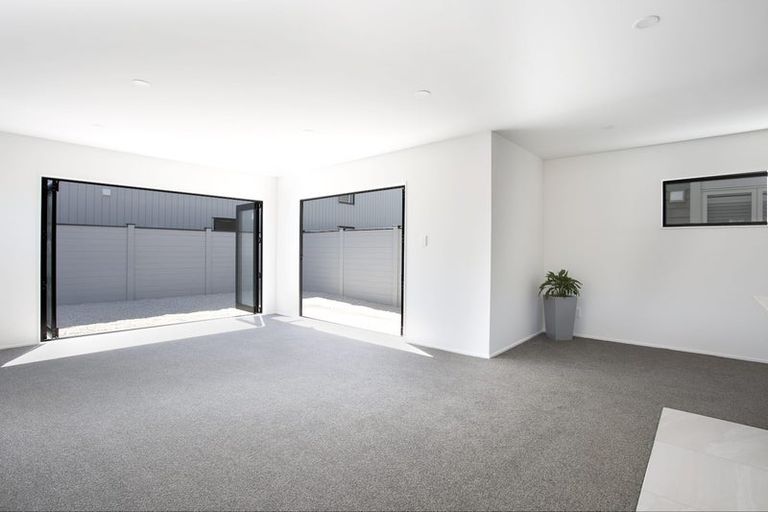Photo of property in 27 Lili Chen Way, Mangere Bridge, Auckland, 2022